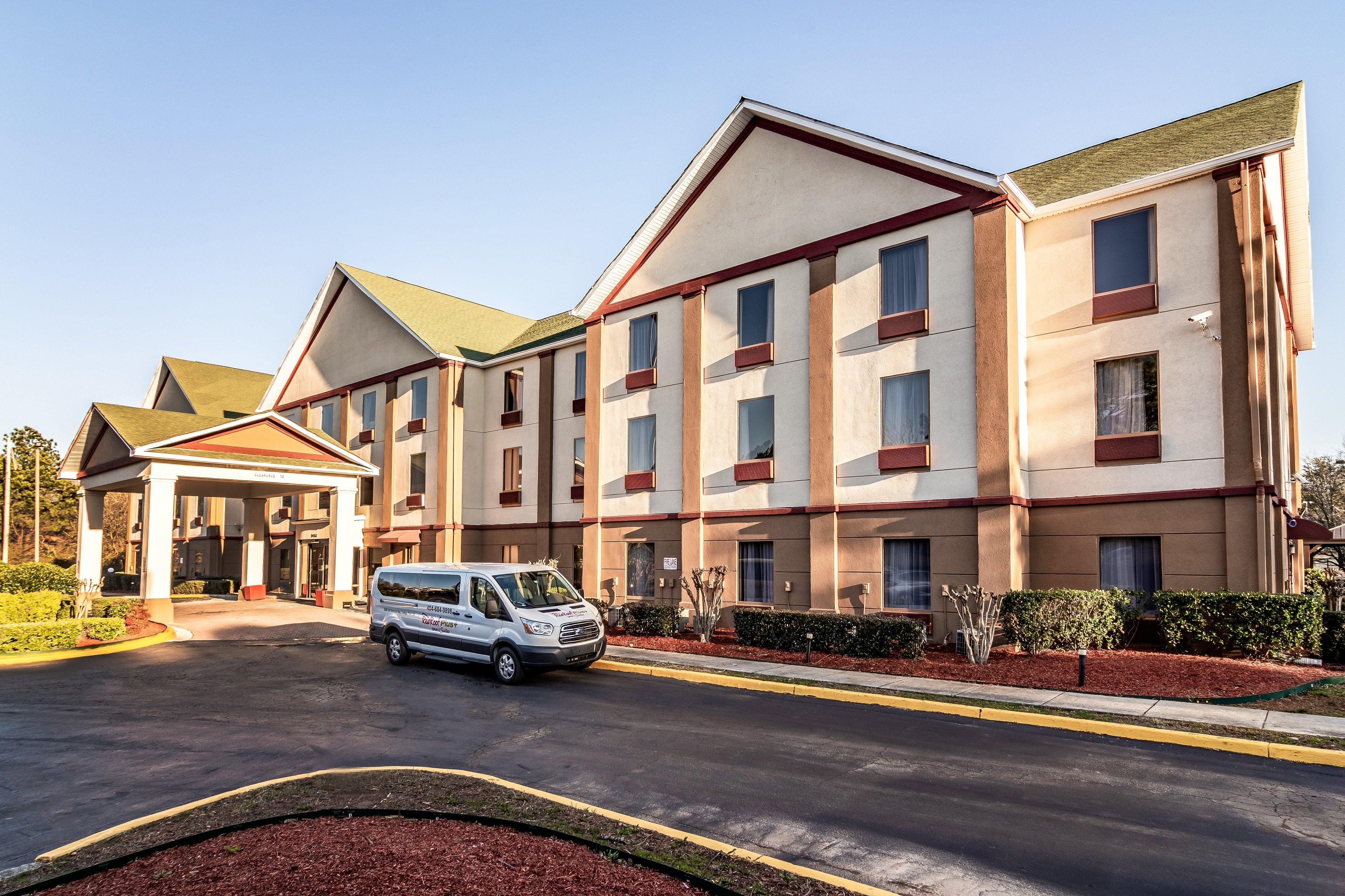 Red Roof Plus+ & Suites Atlanta Airport South Exterior photo