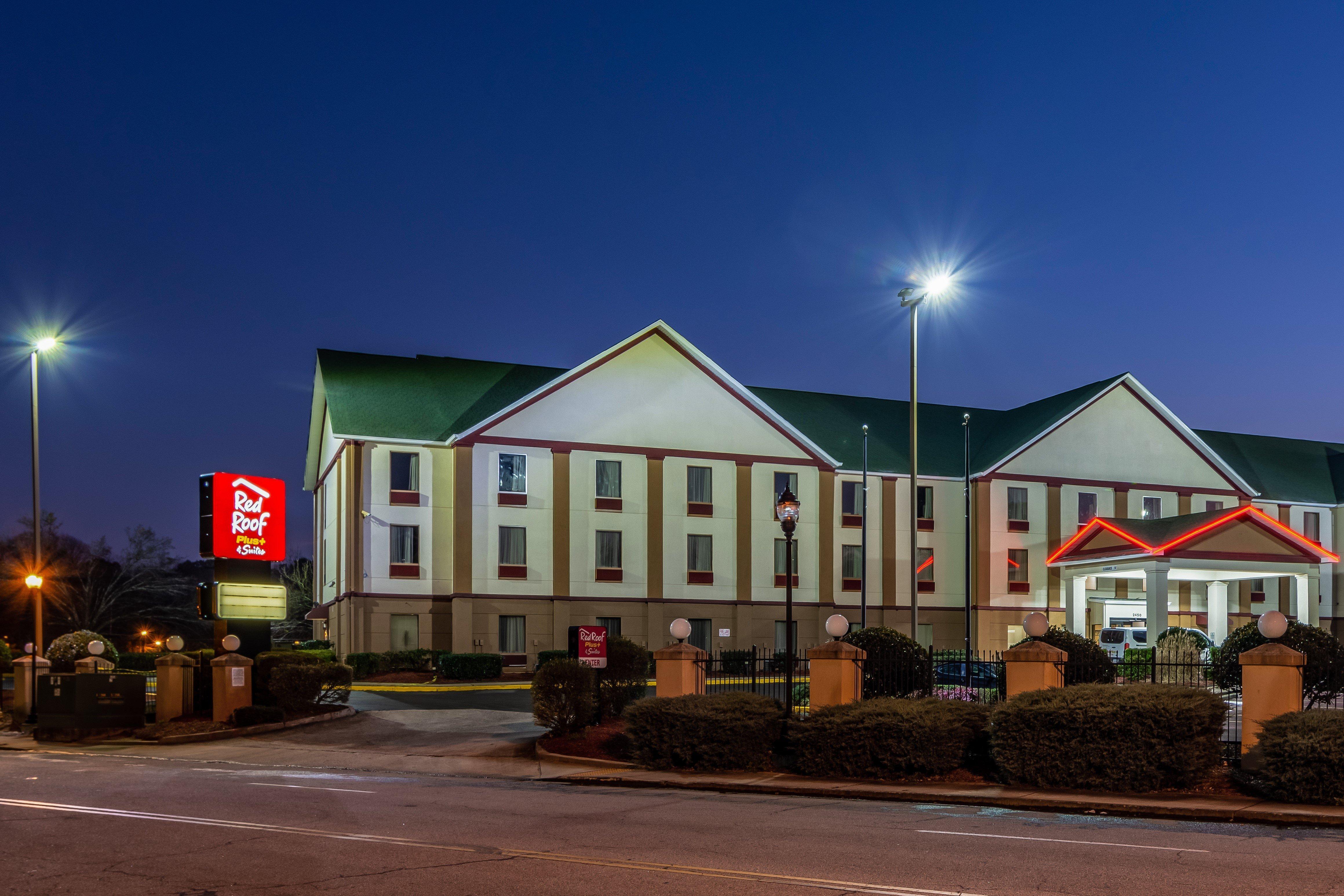 Red Roof Plus+ & Suites Atlanta Airport South Exterior photo