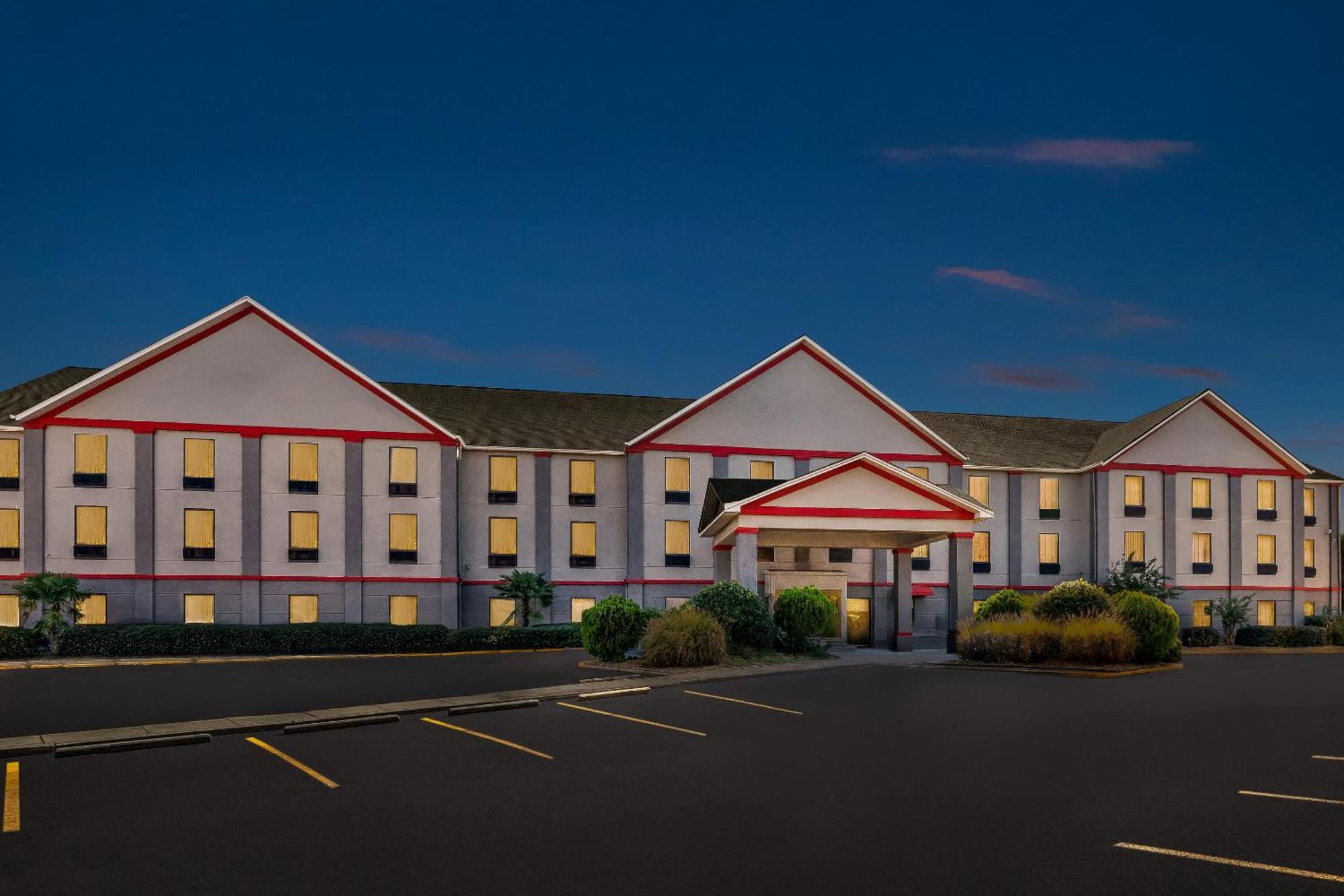 Red Roof Plus+ & Suites Atlanta Airport South College Park Exterior photo